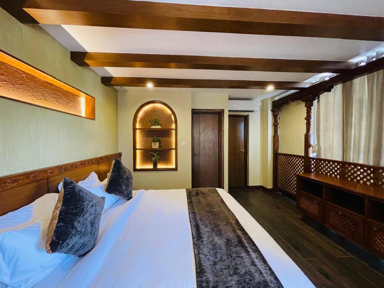 Timber House Hotel Kathmandu Bagian luar foto