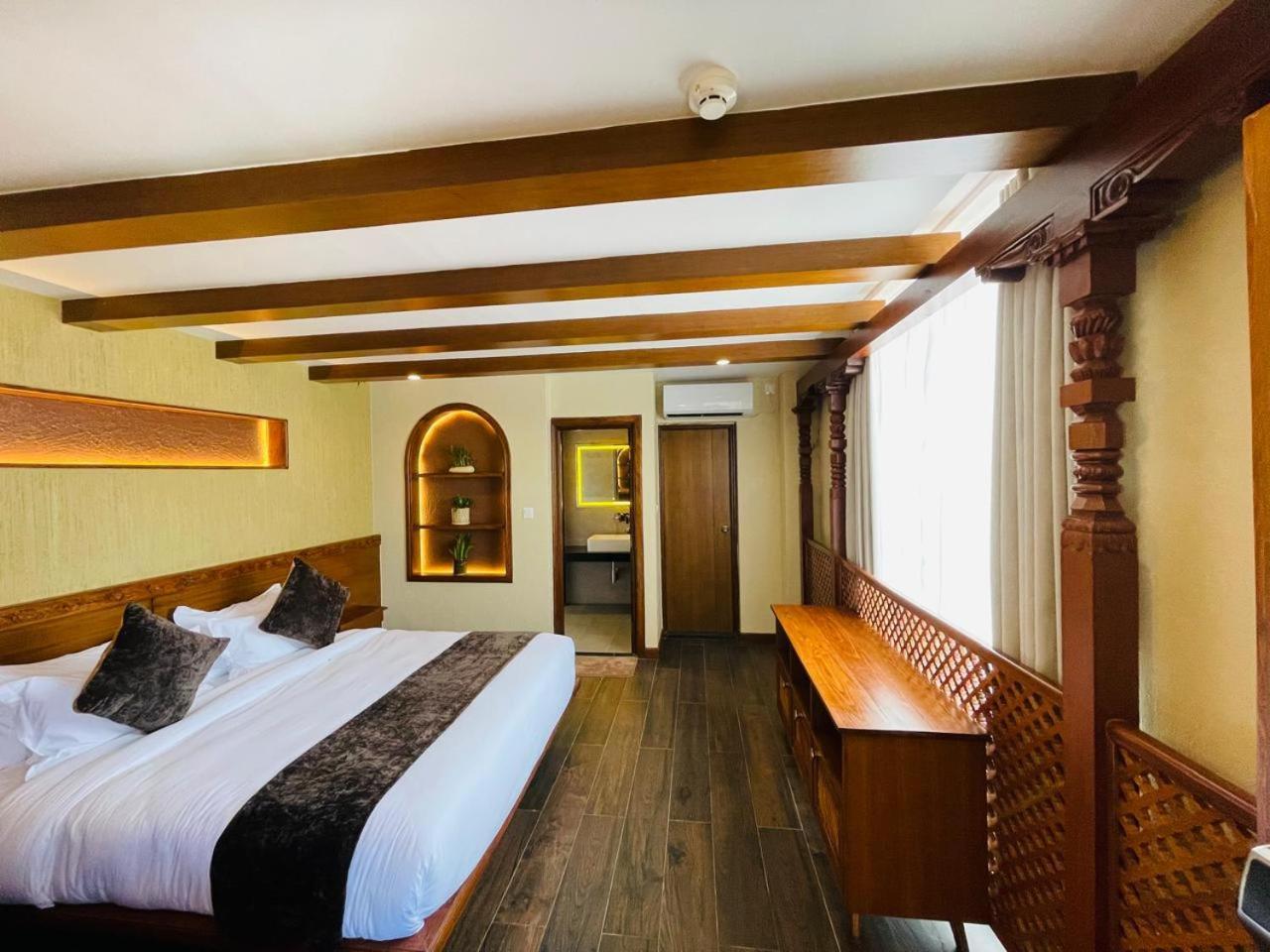 Timber House Hotel Kathmandu Bagian luar foto