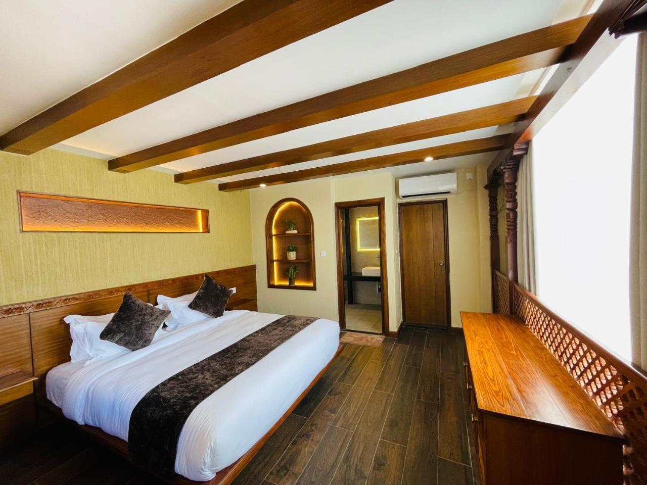 Timber House Hotel Kathmandu Bagian luar foto