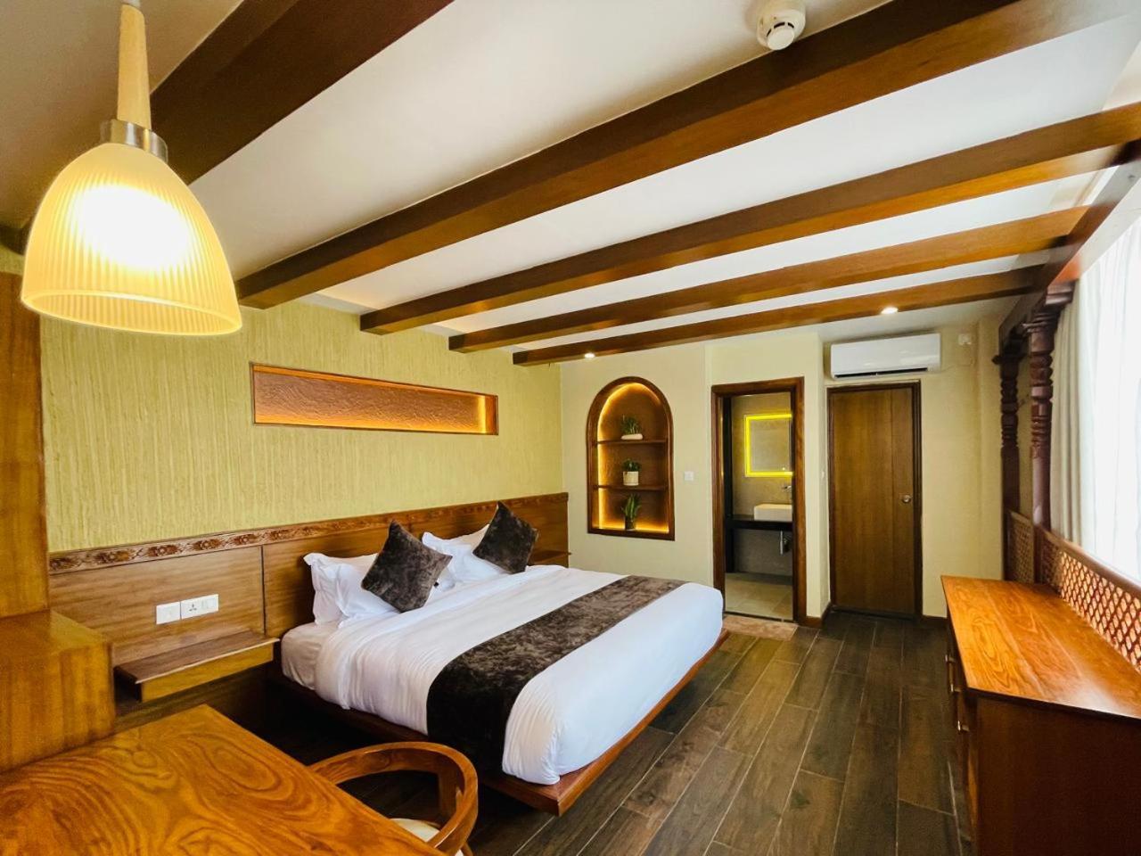 Timber House Hotel Kathmandu Bagian luar foto