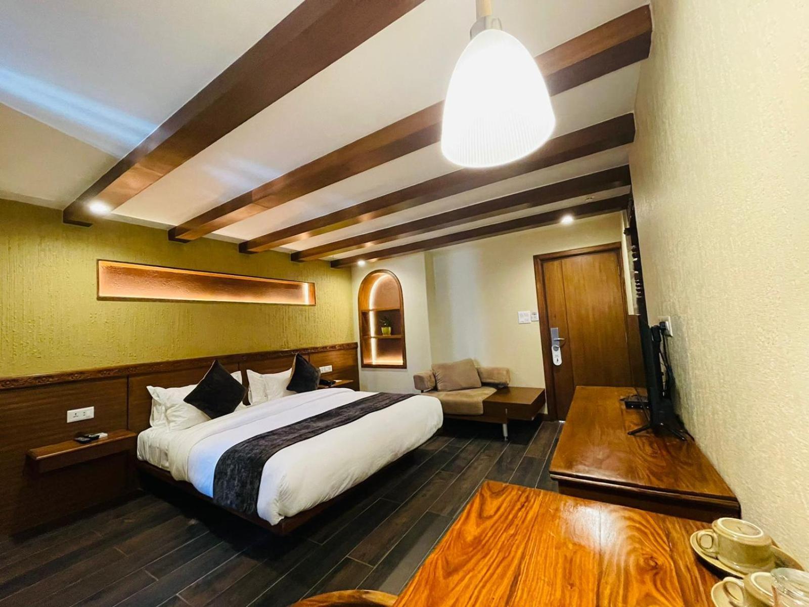 Timber House Hotel Kathmandu Bagian luar foto