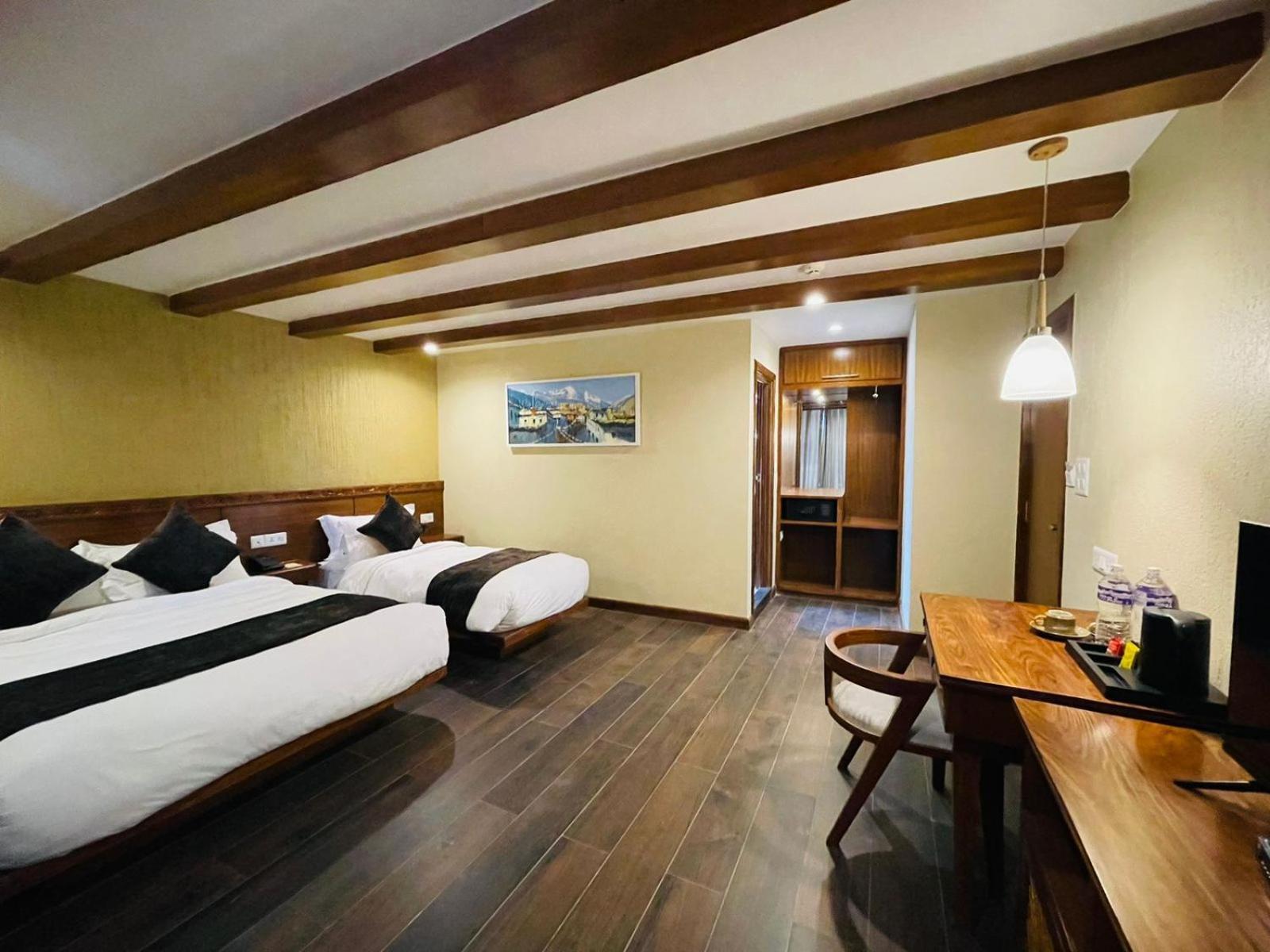 Timber House Hotel Kathmandu Bagian luar foto