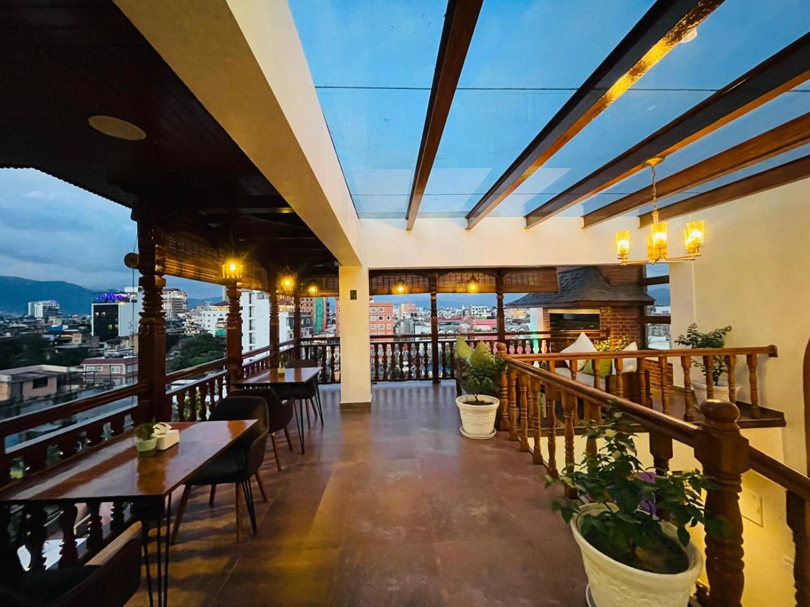 Timber House Hotel Kathmandu Bagian luar foto