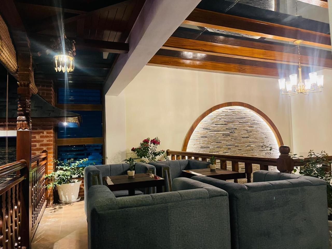 Timber House Hotel Kathmandu Bagian luar foto