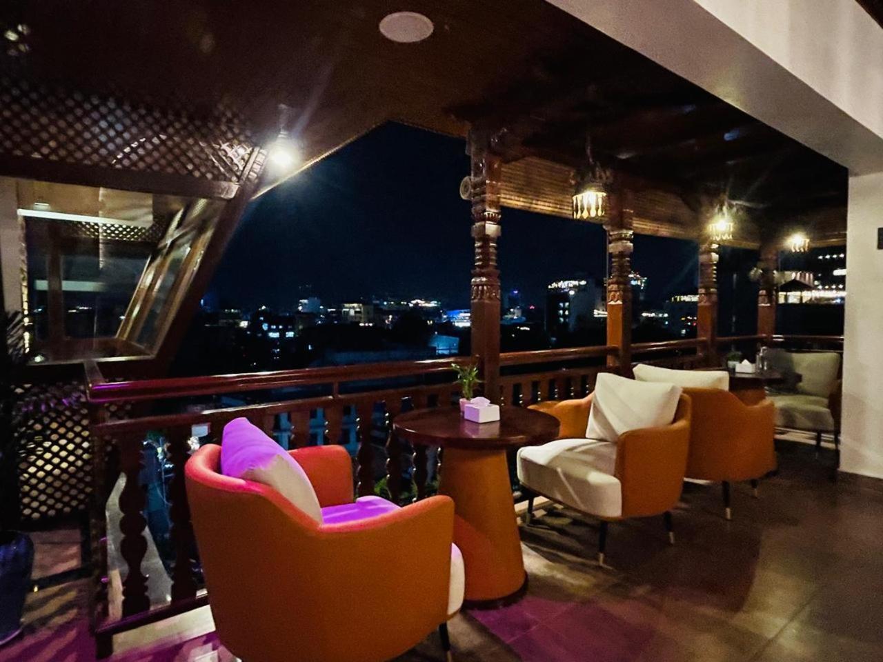 Timber House Hotel Kathmandu Bagian luar foto
