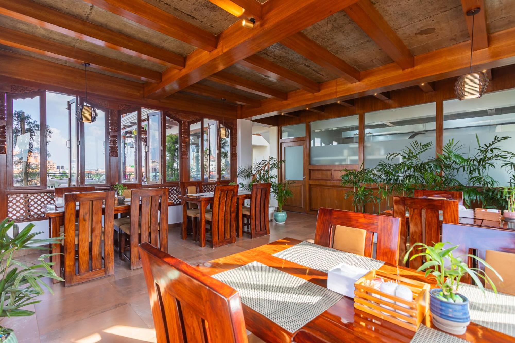 Timber House Hotel Kathmandu Bagian luar foto