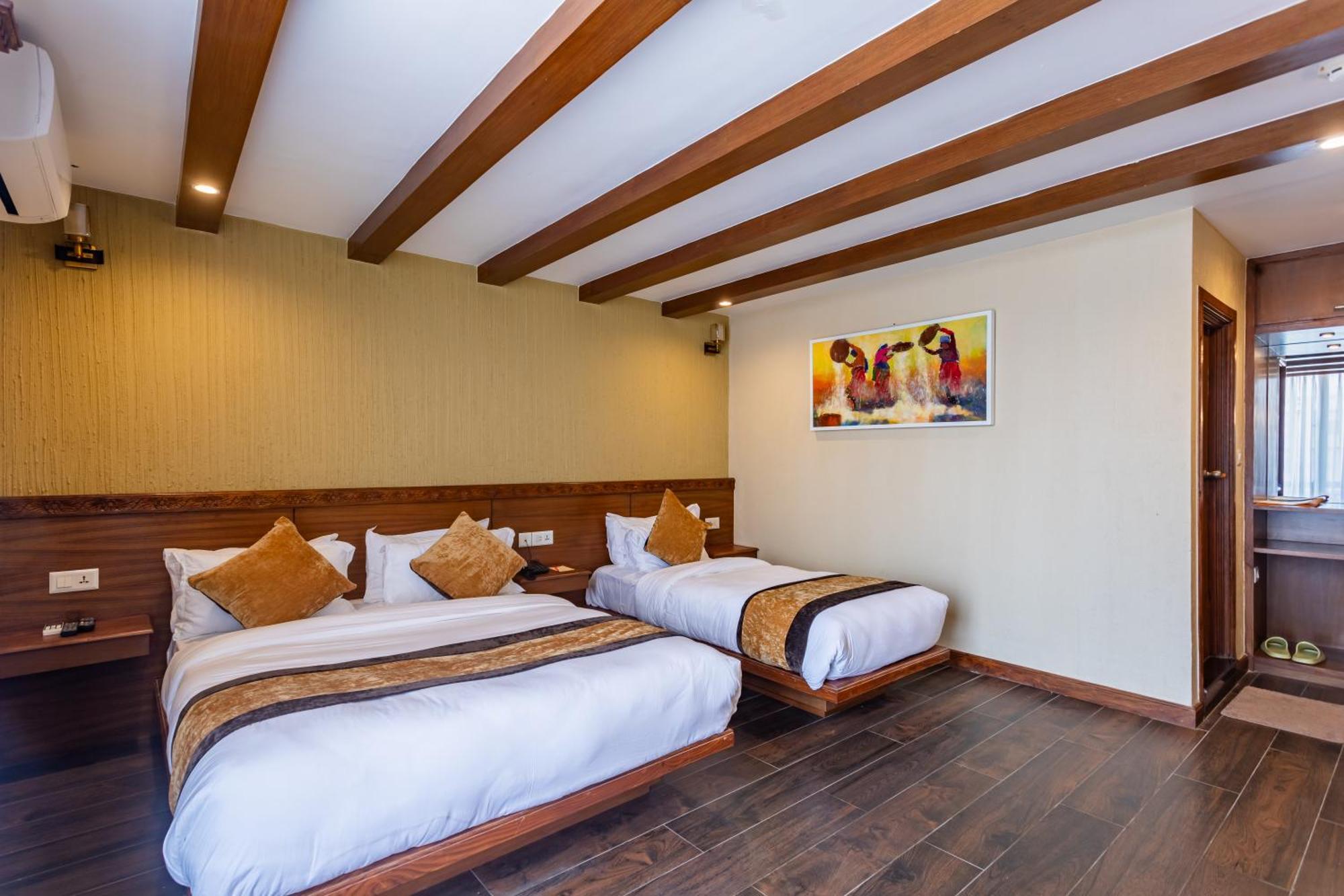Timber House Hotel Kathmandu Bagian luar foto